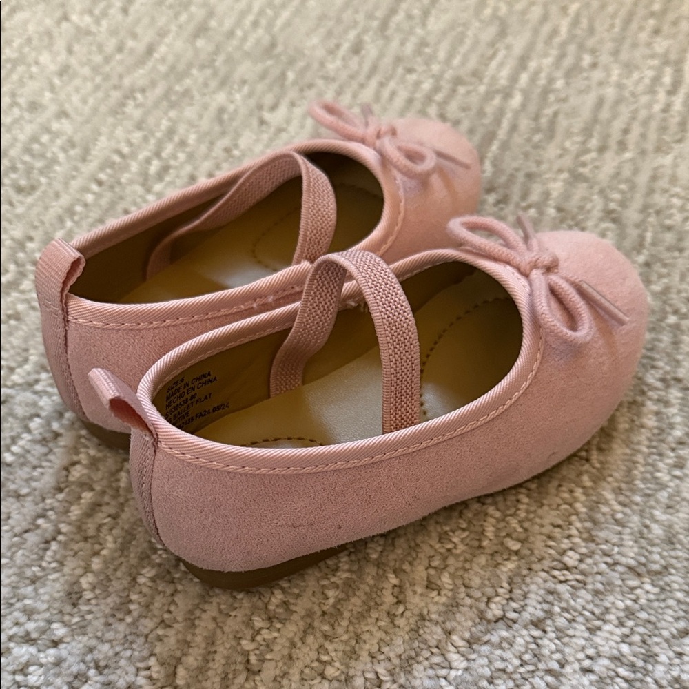 Never worn GAP Pink Kids Dress Shoes with Bow - size 6
